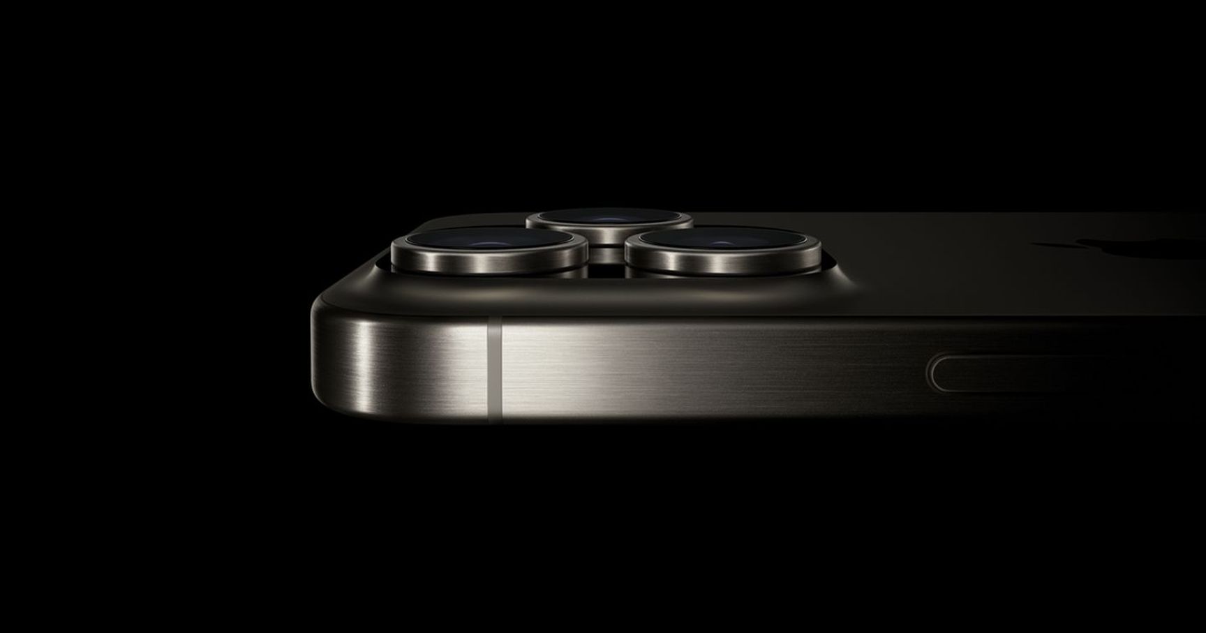 Смартфон Apple iPhone 15 Pro 256 ГБ натуральный титан - это идеальный выбор для тех, кто ценит высокую производительность, качественные фотографии и стильный дизайн.